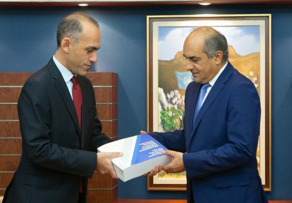 Έδωσαν ηλεκτρονικά τον προϋπολογισμό–Δεν είχαν υπολογιστές για CD