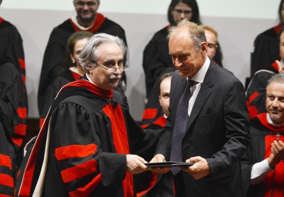 Επίτιμος διδάκτορας στην Κύπρο ο ιδρυτής του παγκόσμιου ιστού