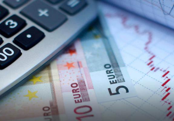 Στο 121,2% του ΑΕΠ μειώθηκε το χρέος των νοικοκυριών και στο 144,2% των εταιρειών