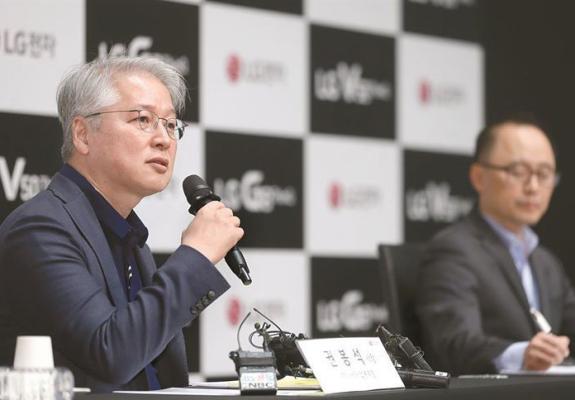 LG: Είναι πολύ νωρίς για τα αναδιπλώμενα smartphones