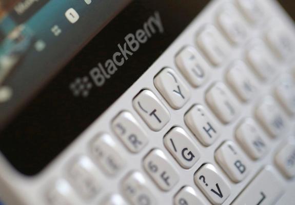 Η Blackberry μυνήει το Twitter για παραβίαση πατέντας