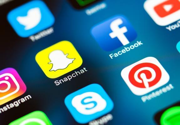 Το Snapchat σαρώνει Facebook και Ιnstagram