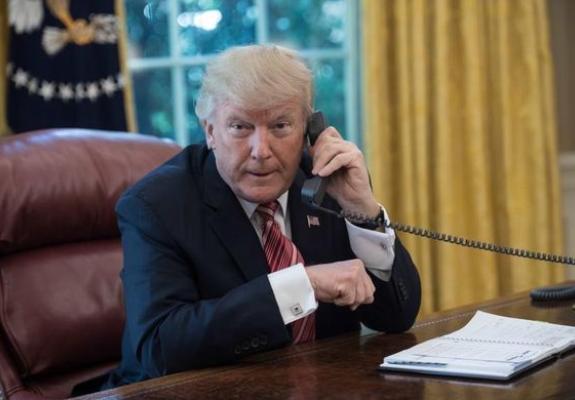 Ο Trump προκαλεί «πονοκέφαλο» στους συμβούλους του
