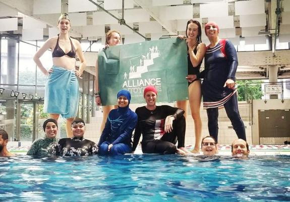 Η «Επιχείρηση Μπουρκίνι» πήγε για κολύμπι στη Γαλλία