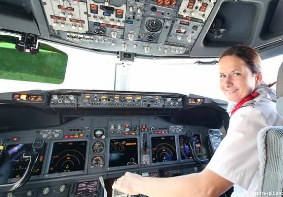 Η Lufthansa προτιμά τις γυναίκες πιλότους