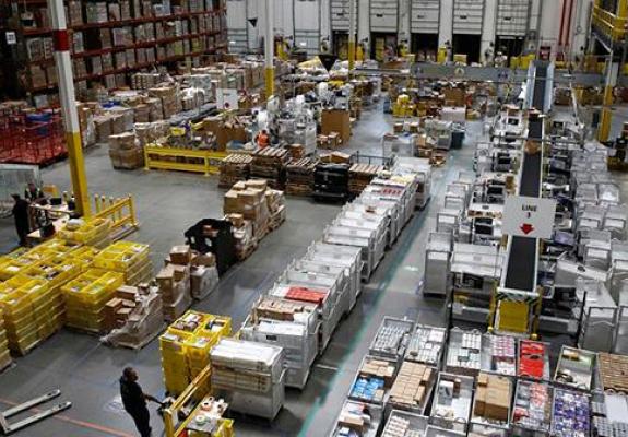 Η Amazon αυξάνει το ημερομίσθιο των υπαλλήλων της