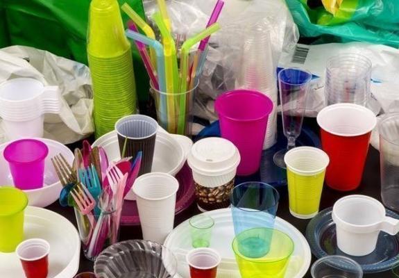 Η ανακοίνωση του Καναδά για τα πλαστικά