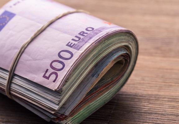 Tα μετρητά καλά κρατούν στην Ευρώπη