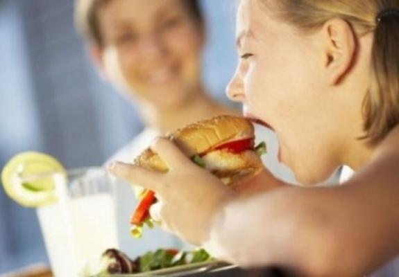 Νέα έρευνα: Τα υπέρβαρα παιδιά κινδυνεύουν με υπέρταση