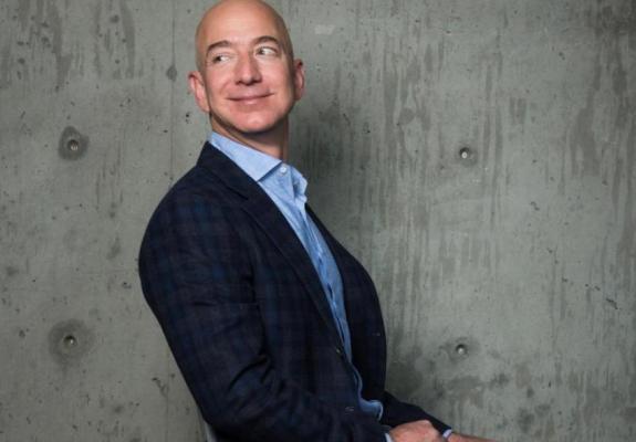 Κατά 3,3 δισεκατομμύρια πλουσιότερος ο Jeff Bezos