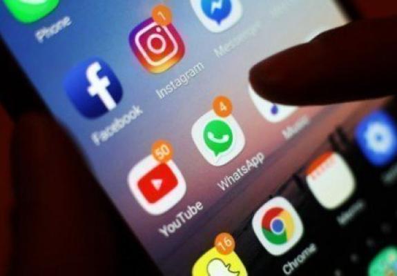 Βρετανία: «Κίνδυνος για τη δημοκρατία» τα fake news λέει κοινοβουλευτική επιτροπή