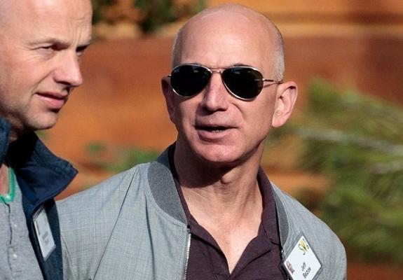 Πού ξοδεύει τα λεφτά του ο Jeff Bezos;