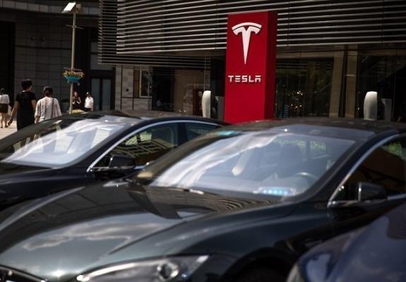 Από πόρτα σε πόρτα θα παραδίδονται τα νέα Tesla