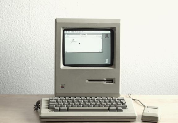Όταν ο Steve Jobs παρέδιδε μαθήματα υπολογιστή στον Andy Warhol!