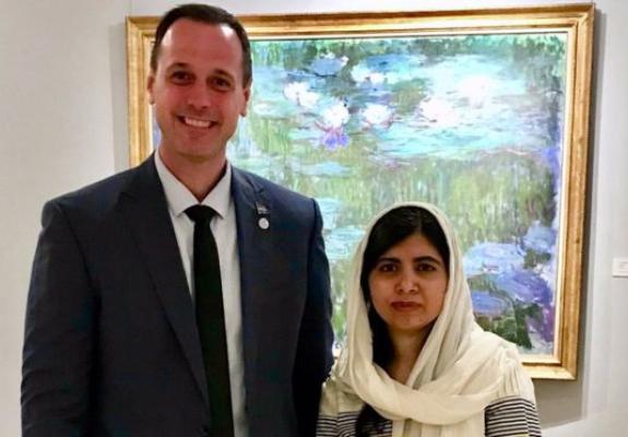 H φωτογραφία της Μαλάλα που προκάλεσε επικριτικά σχόλια
