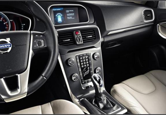 Volvo: Μέγιστη ταχύτητα 180 χλμ./ώρα σε όλα τα οχήματα