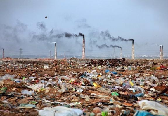 Έρευνα: Πώς τα πλαστικά απορρίματα συμβάλλουν στην κλιματική αλλαγή
