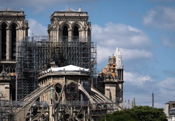 Θα γίνει η πρώτη θεία λειτουργία στο Notre-Dame μετά την πυρκαγιά