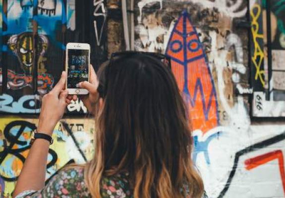 Η κρυφή ρύθμιση της Apple που κλειδώνει τα iPhone για 80 χρόνια