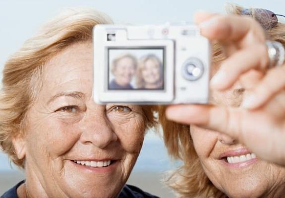 Οι χρήστες άνω των 55 ετών γίνονται όλο και πιο «ψηφιακοί».