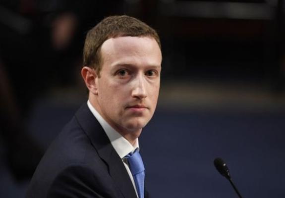 Οι μέτοχοι του Facebook θέλουν να αλλάξουν την εταιρεία