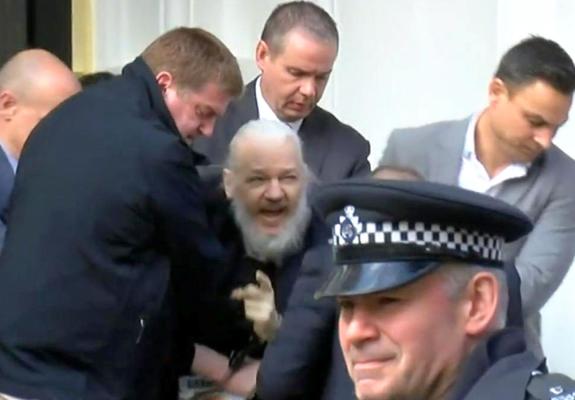 Υπό κράτηση ο ιδρυτής των WikiLeaks, Τζούλιαν Ασάνζ