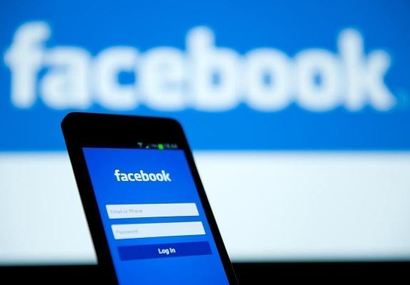Η Apple μπλόκαρε εφαρμογή του Facebook