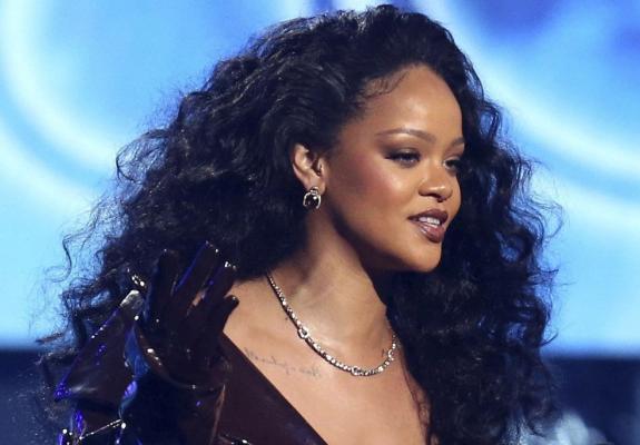 To Snapchat απολογείται για διαφήμιση με την Rihanna