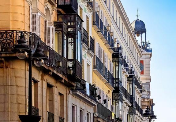 Μαδρίτη: Σοβαρό πλήγμα για τους ιδιοκτήτες κατοικιών της Airbnb