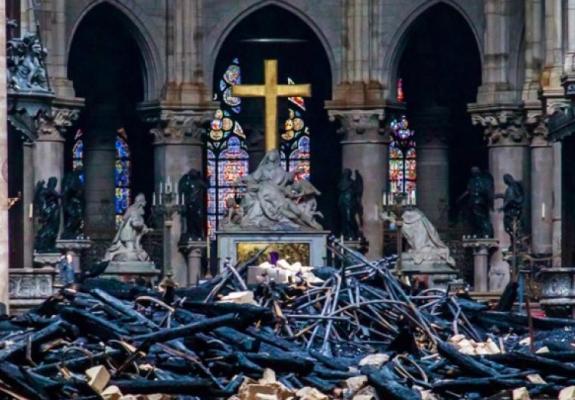 Παρίσι: Μεγάλη η ανταπόκριση για την ανοικοδόμηση της Notre Dame