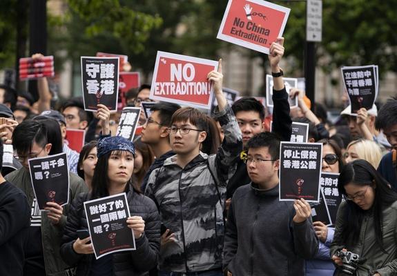 Χονγκ Κονγκ: Στο «συρτάρι» το νομοσχέδιο για την έκδοση υπόπτων