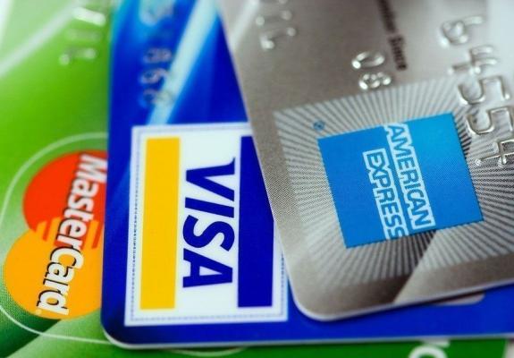 «Μονόκερος» έφερε κοντά τη Visa με τη Mastercard!