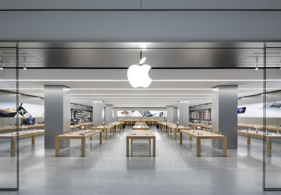 Η Apple προσπαθεί να ηρεμήσει τους καταναλωτές