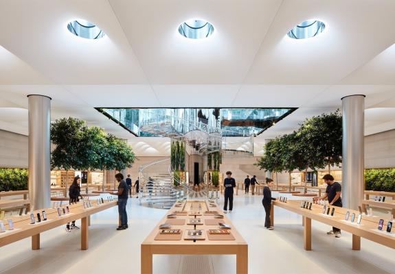 Apple: το εμβληματικό κατάστημα της Νέας Υόρκης επέστρεψε