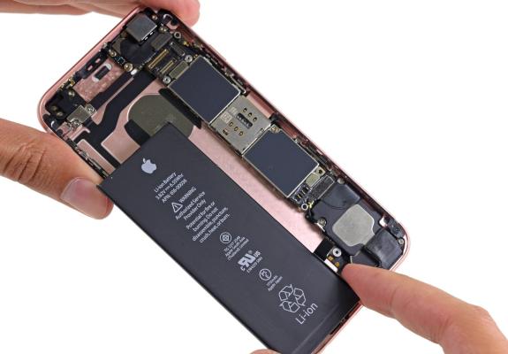 Οι φτηνές μπαταρίες ροκανίζουν τα κέρδη της Apple