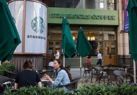 Κίνα: H Starbucks συνεργάζεται με την Alibaba