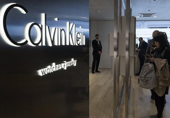 Calvin Klein: Στροφή από την πολυτέλεια προς το ευρύ κοινό