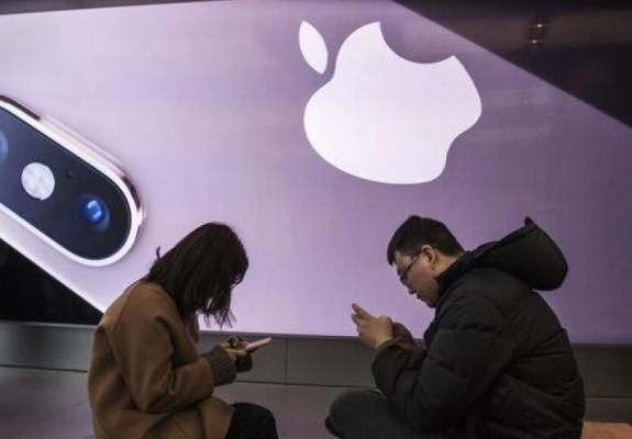 Γυρίζουν την πλάτη στα iPhone οι κινέζοι καταναλωτές