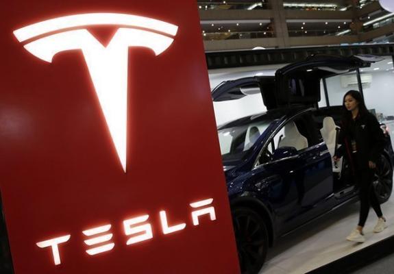 Tesla: Στρέφεται σε εναλλακτικές μορφές χρηματοδότησης