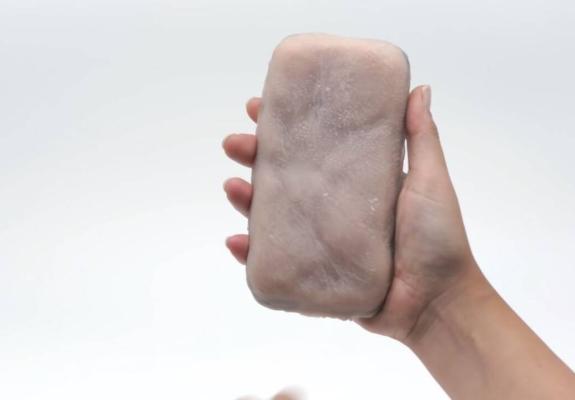 Οι νέες θήκες των κινητών μας θα είναι από «ανθρώπινο δέρμα»