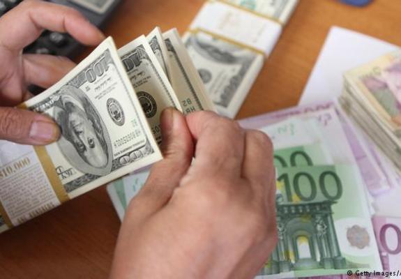 Αμφιβολίες για το μέλλον του δολαρίου