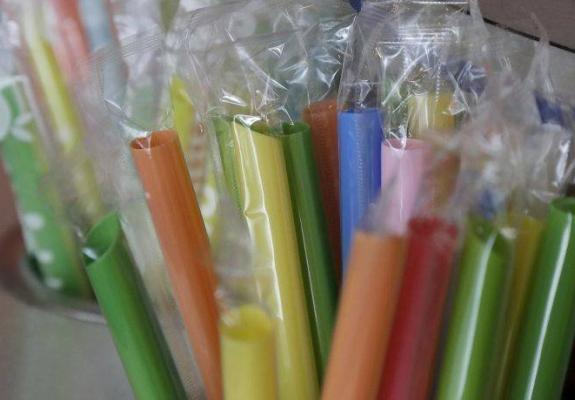 Ποιά πλαστικά προϊόντα θα απαγορευτούν μέχρι το 2021;