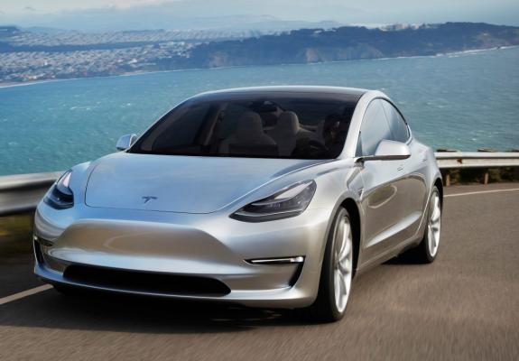 Δεν προλαβαίνει τις παραγγελίες η Tesla
