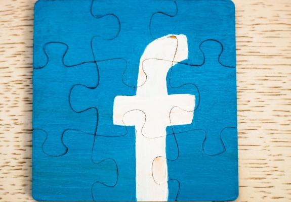 Ο λόγος που το Facebook έχει καινούριο λογότυπο και ποιό είναι
