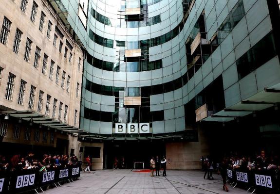 BBC εναντίον Netflix: Αρχίζει η μεγαλύτερη «τηλεοπτική μάχη»