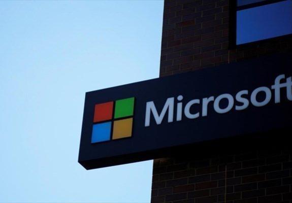 Η Microsoft εκθρόνισε προσωρινά την Apple