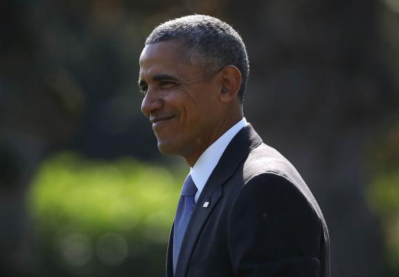 Ο Obama έκανε την Melania να γελάσει στην κηδεία της Barbara Bush