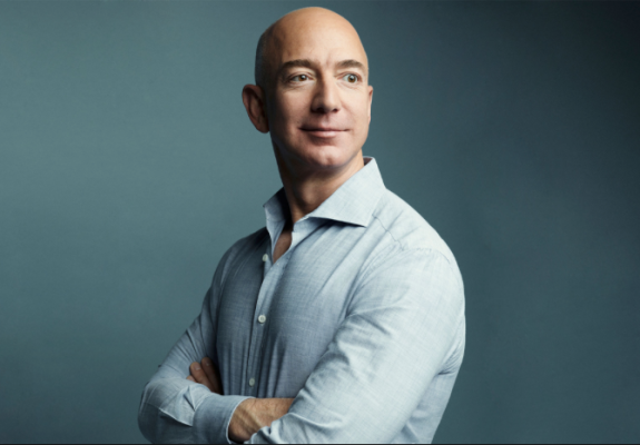 O Trump τα έβαλε με την Amazon και ο Bezos ψάχνει νέα έδρα για την εταιρεία του
