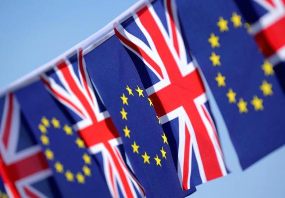 Brexit: Η Βρετανία θα συνεχίσει να πληρώνει και μετά την αποχώρηση