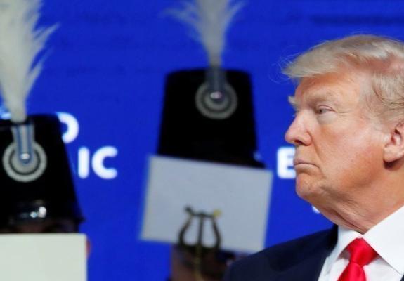 Ο Trump ακυρώνει το ταξίδι του στο Davos